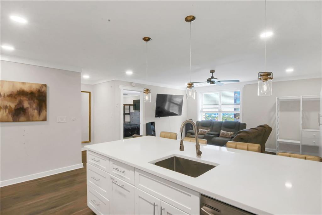 300 W Peachtree St 21 E W