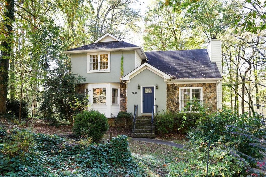 1665 RAMBLING WOODS Drive