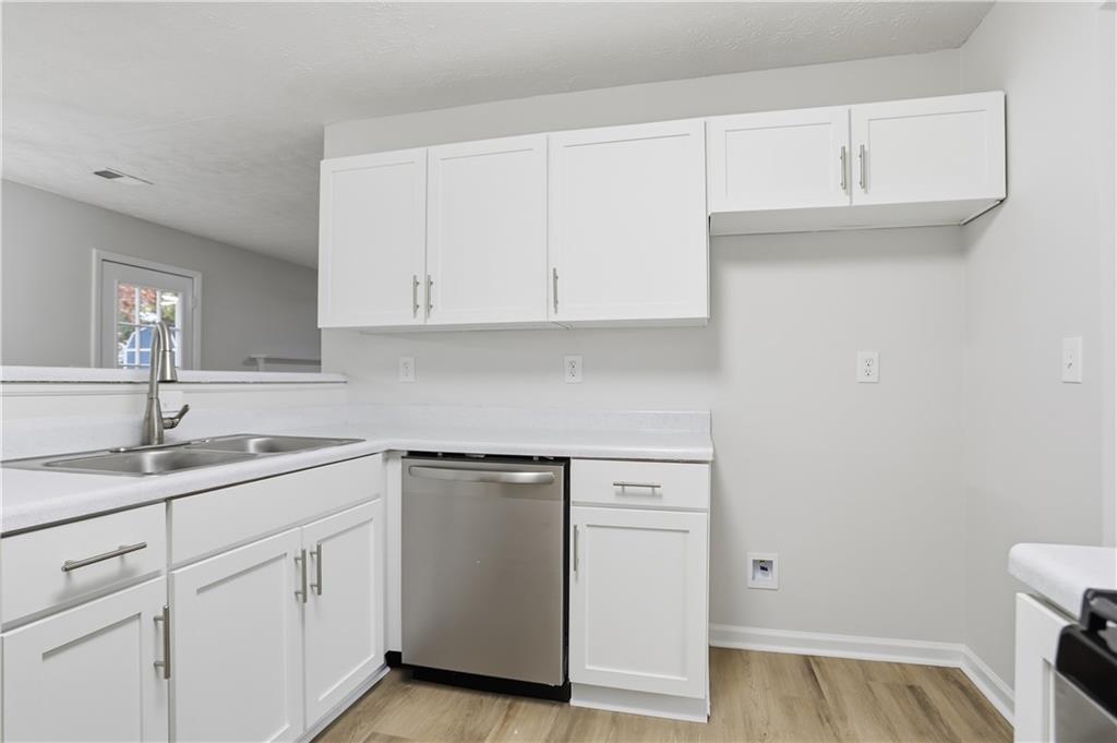 5556 Claridge Circle