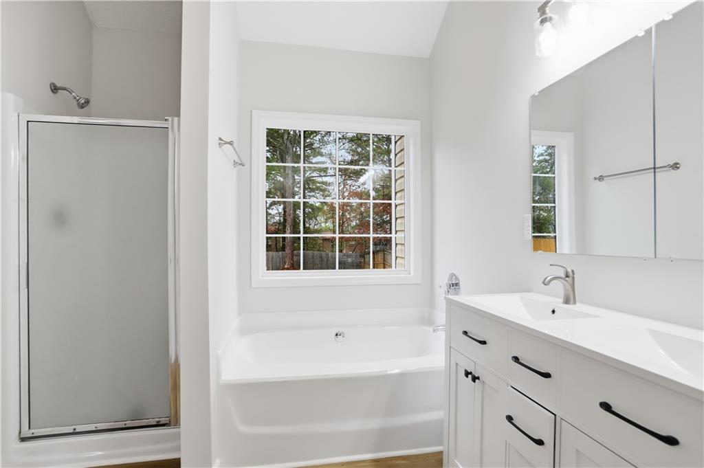 5556 Claridge Circle