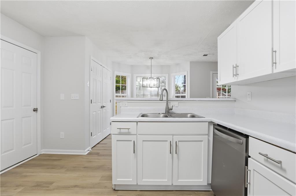 5556 Claridge Circle