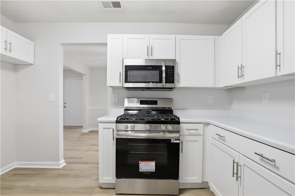 5556 Claridge Circle