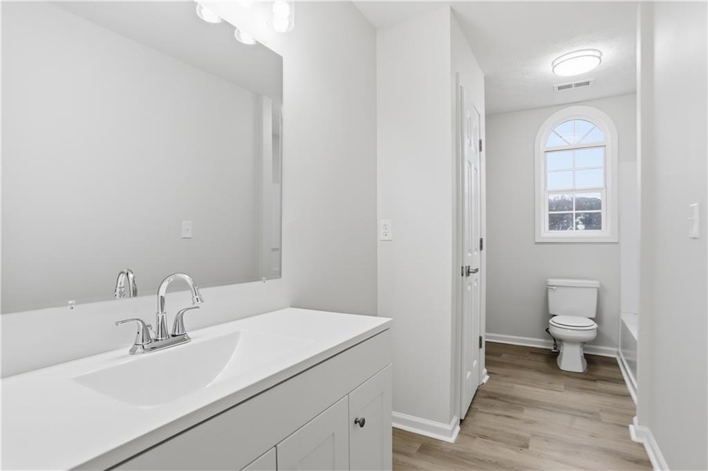 5556 Claridge Circle