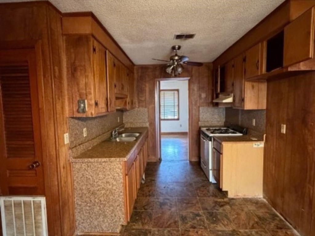 3103 Fir Court