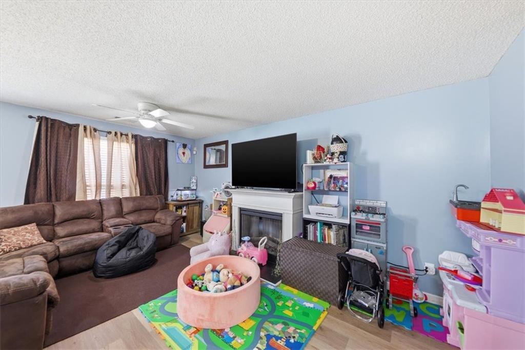 7222 Alicias Way