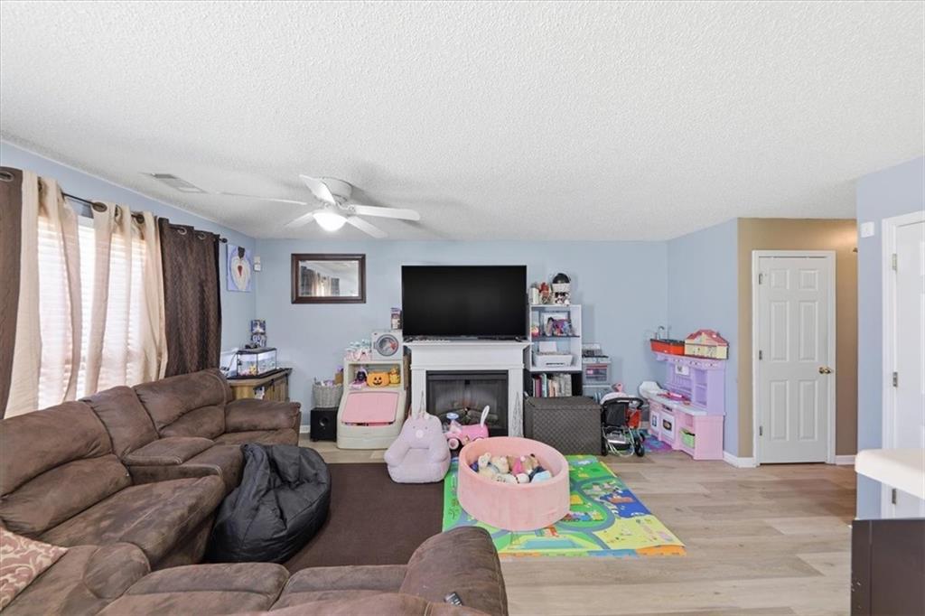 7222 Alicias Way