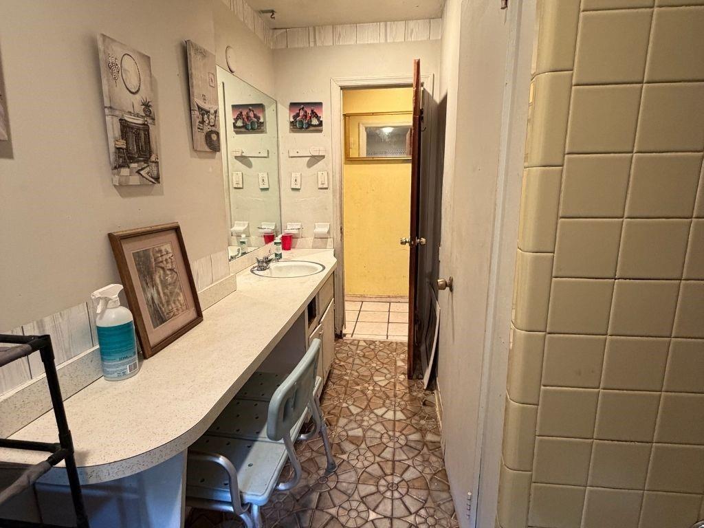 2556 Williamsburg Drive