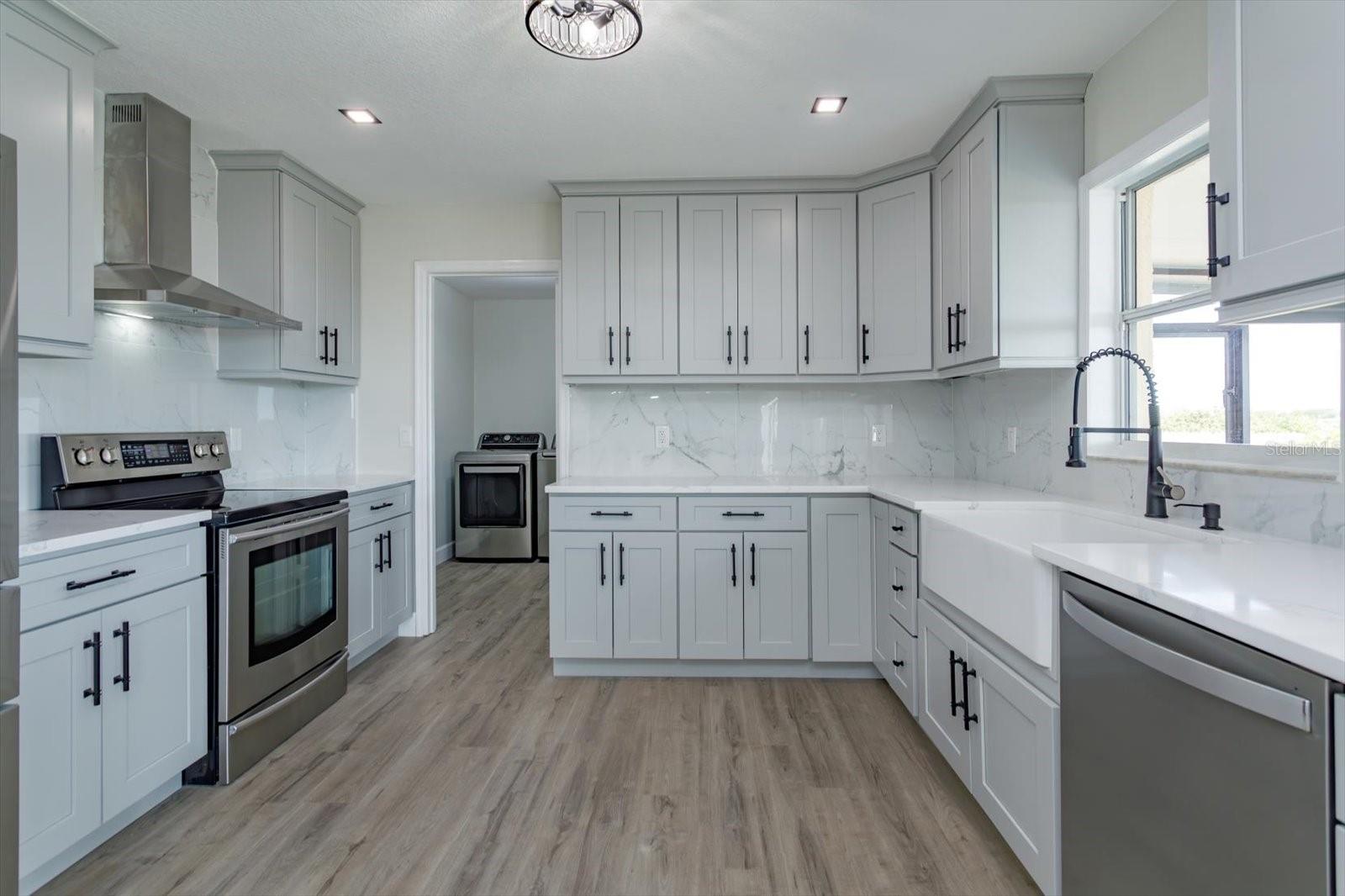 2018 KNOLLCREST DR