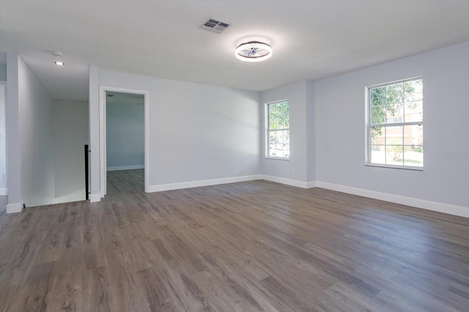 2018 KNOLLCREST DR
