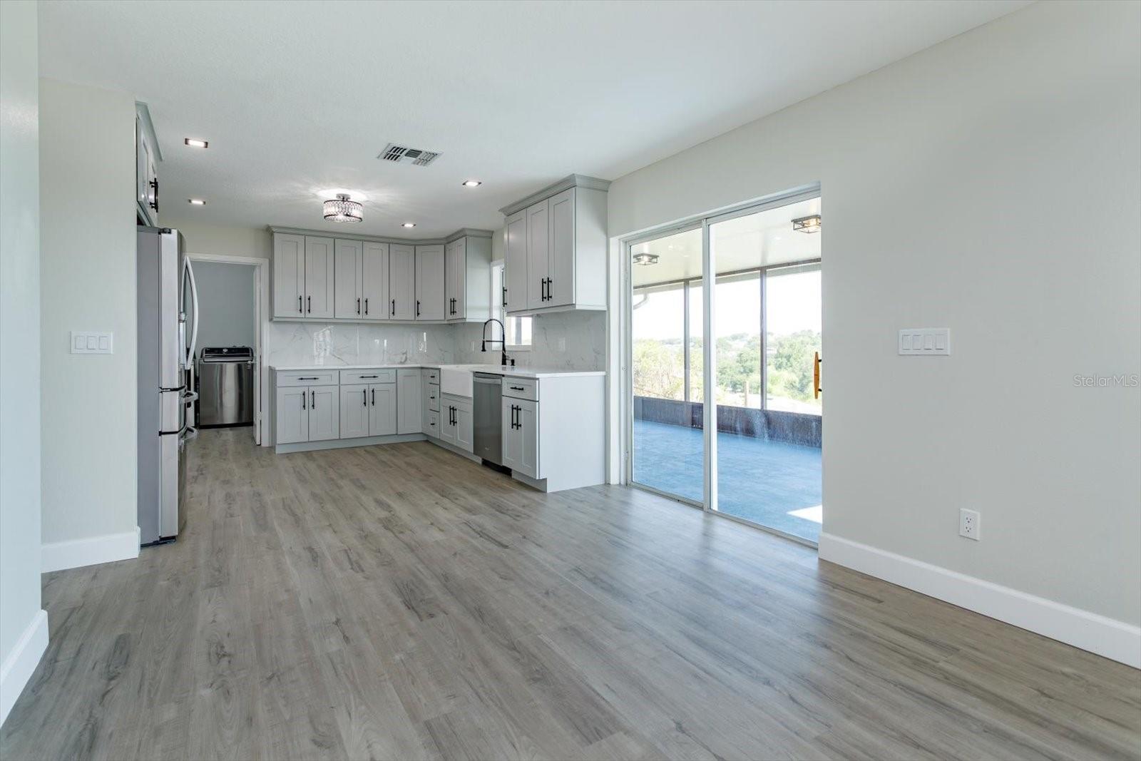 2018 KNOLLCREST DR