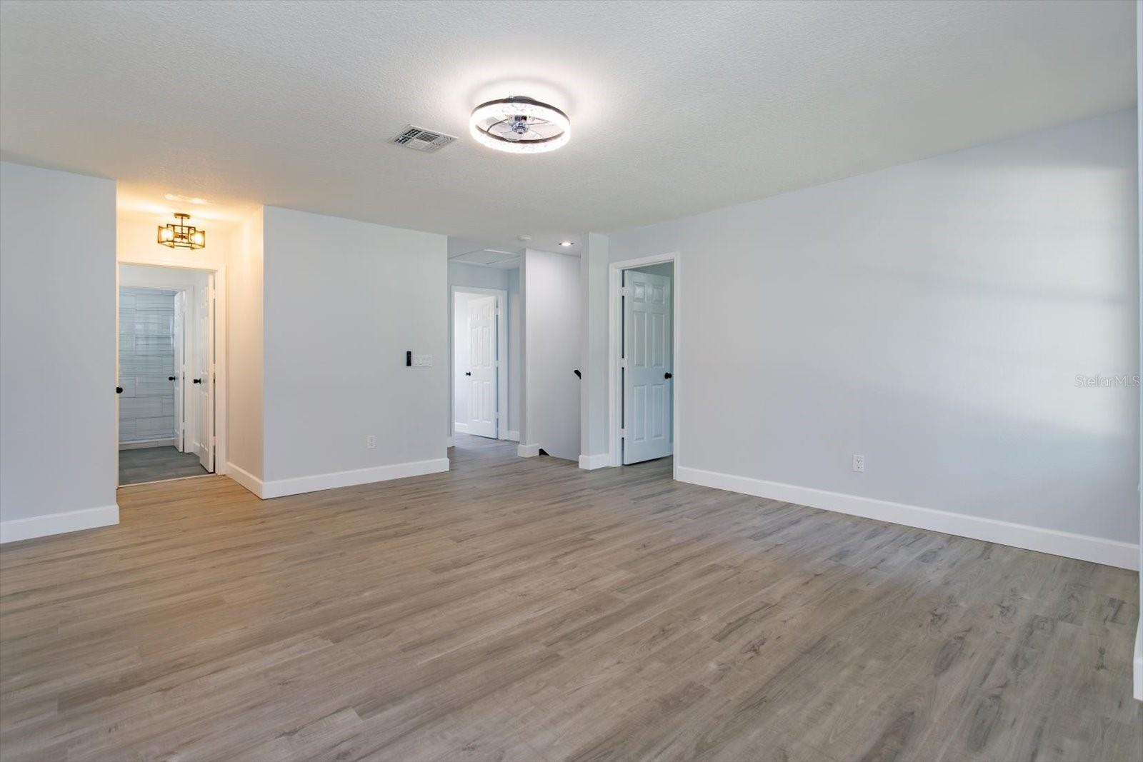 2018 KNOLLCREST DR