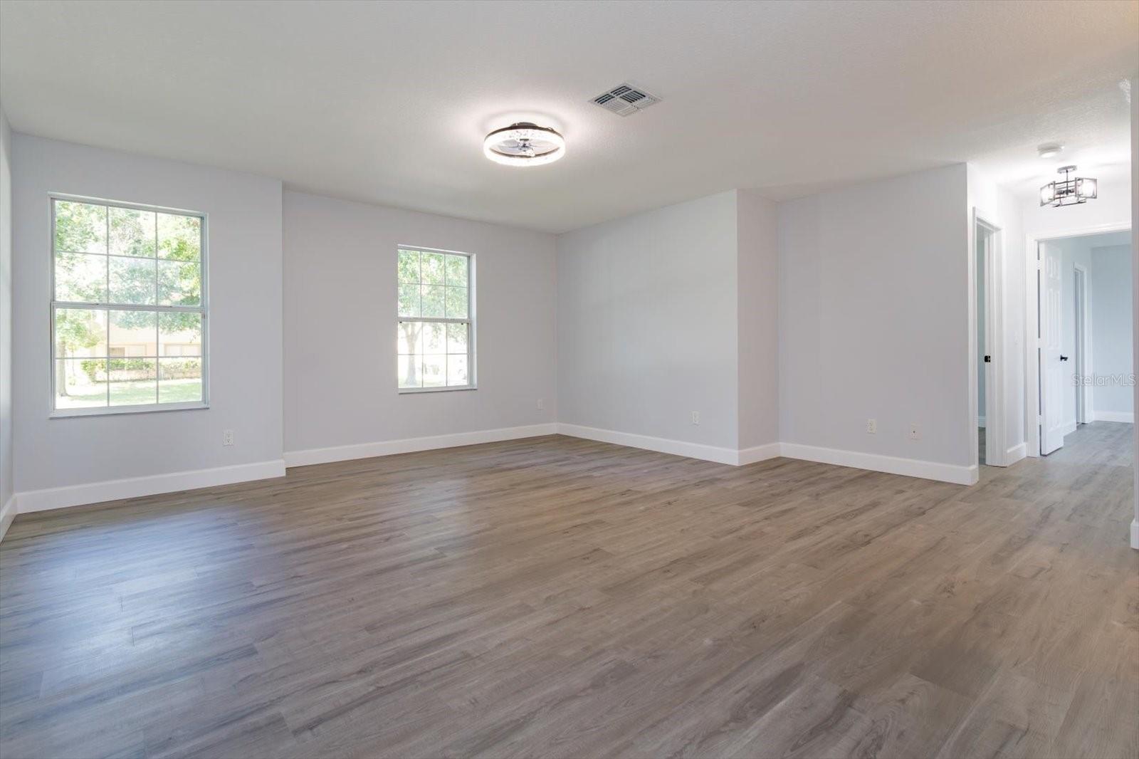 2018 KNOLLCREST DR