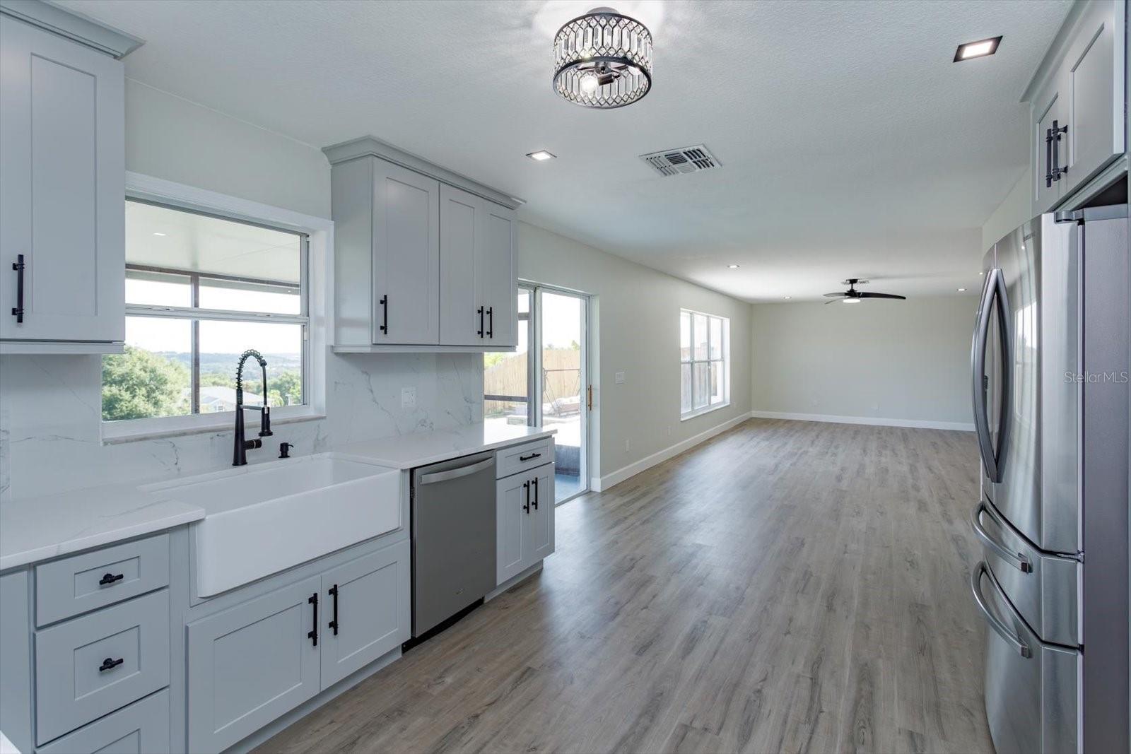 2018 KNOLLCREST DR