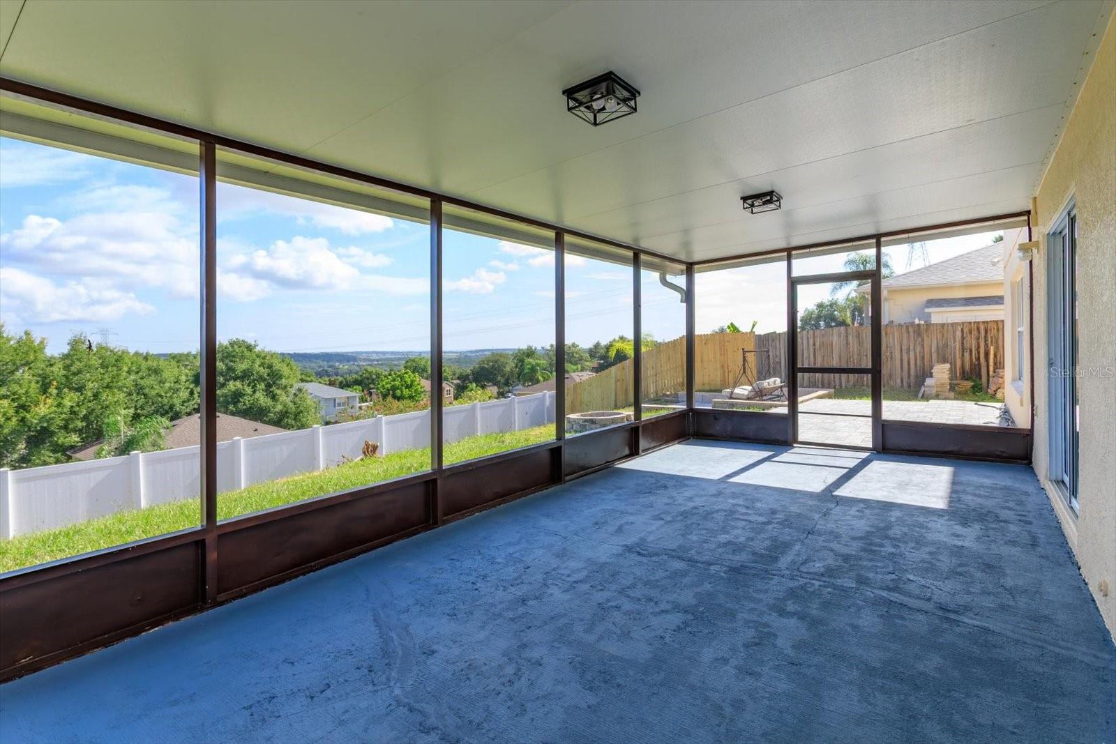 2018 KNOLLCREST DR