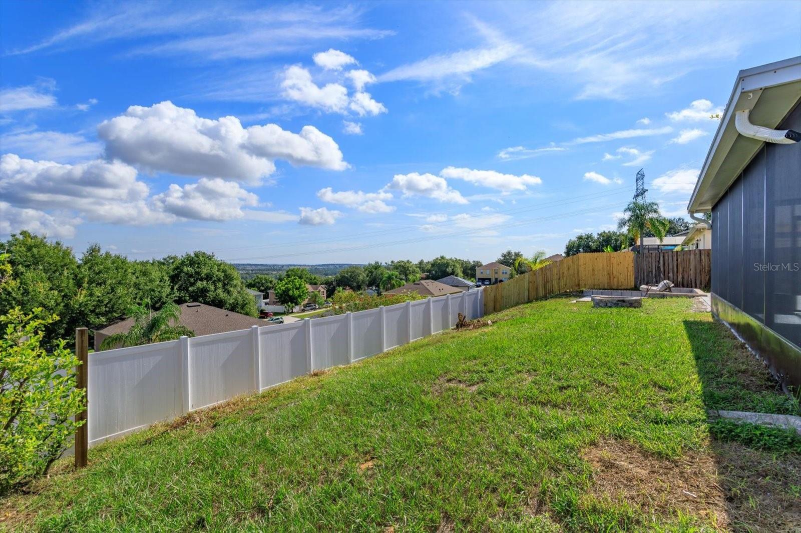 2018 KNOLLCREST DR