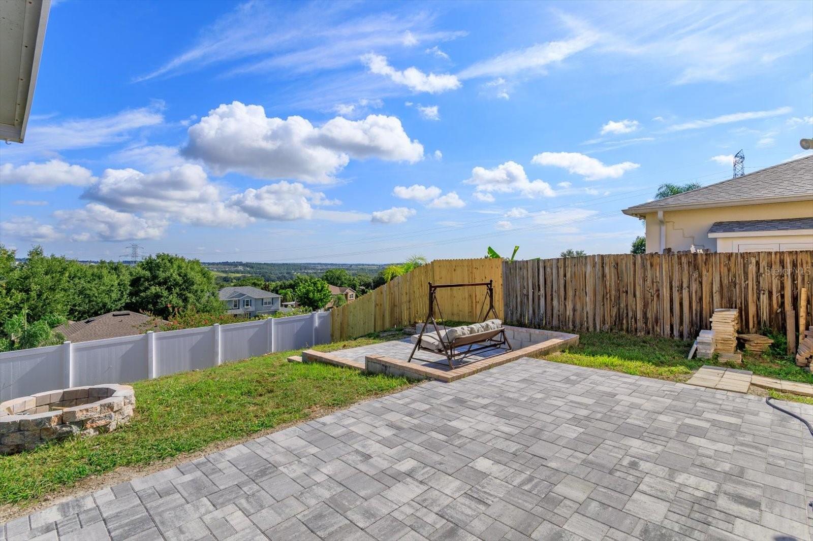 2018 KNOLLCREST DR
