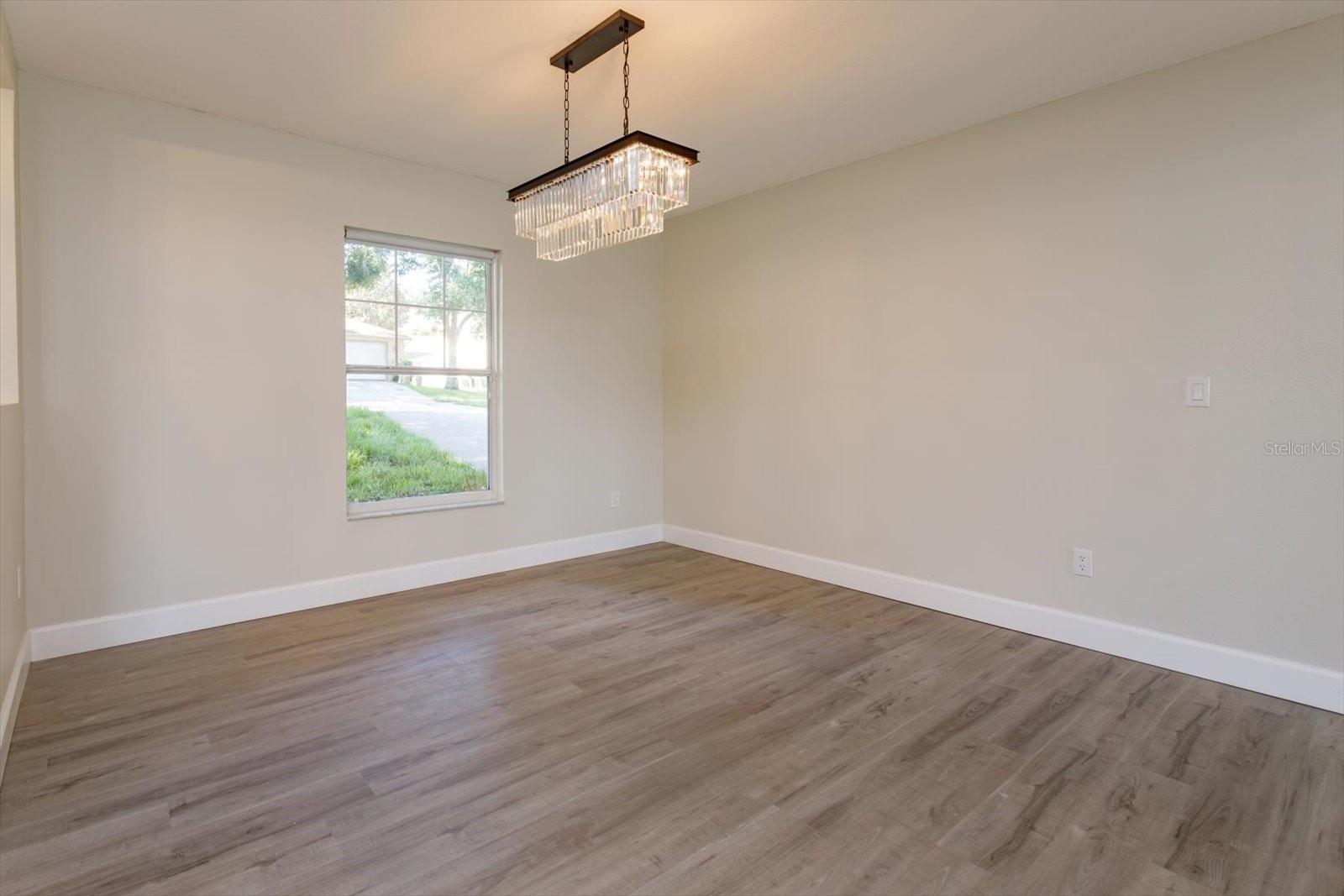 2018 KNOLLCREST DR