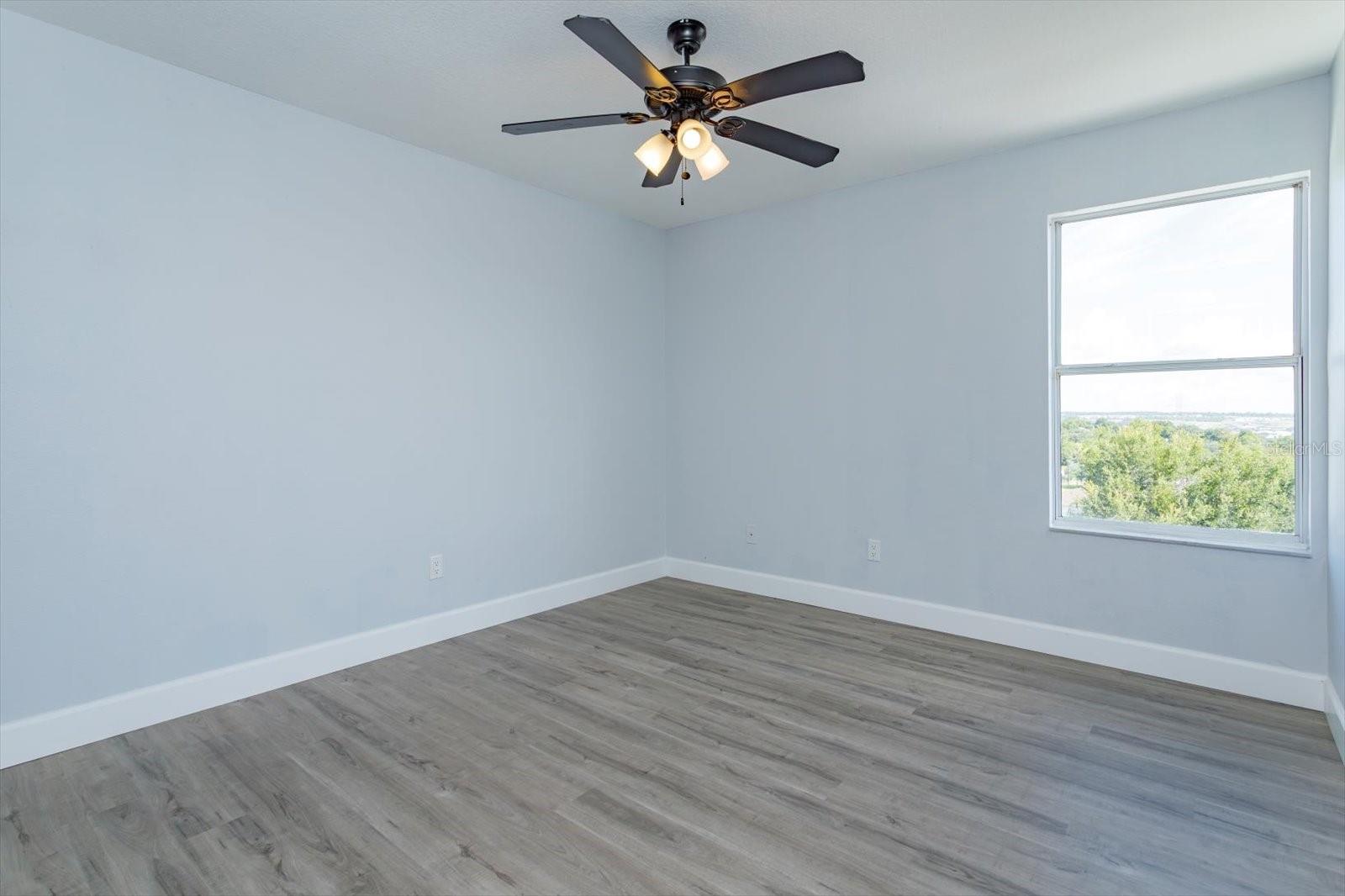 2018 KNOLLCREST DR