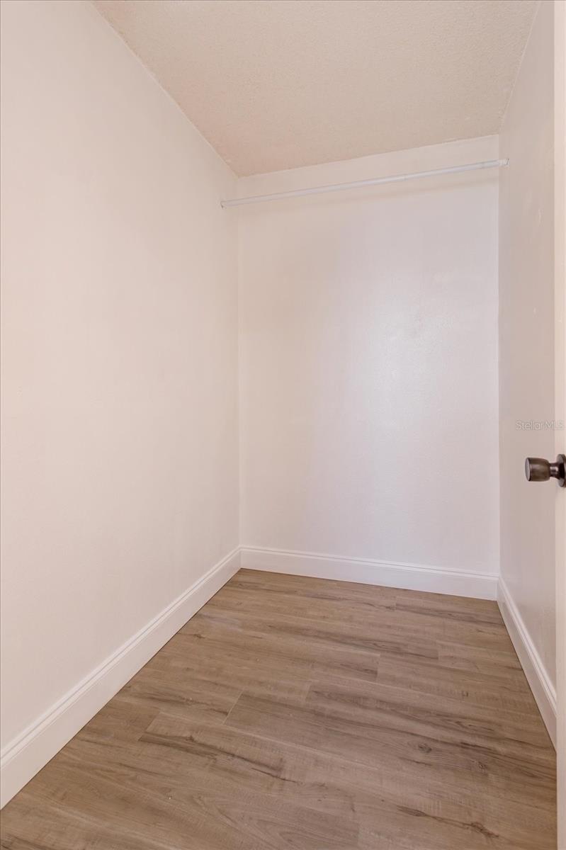 2018 KNOLLCREST DR