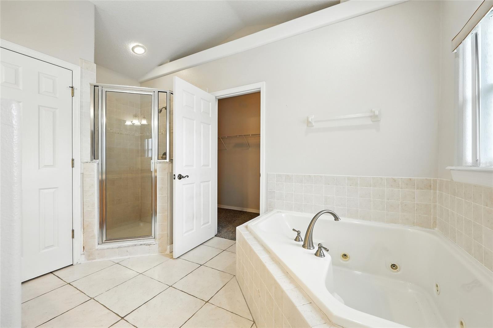 2601 ROUGHSIDE CIR