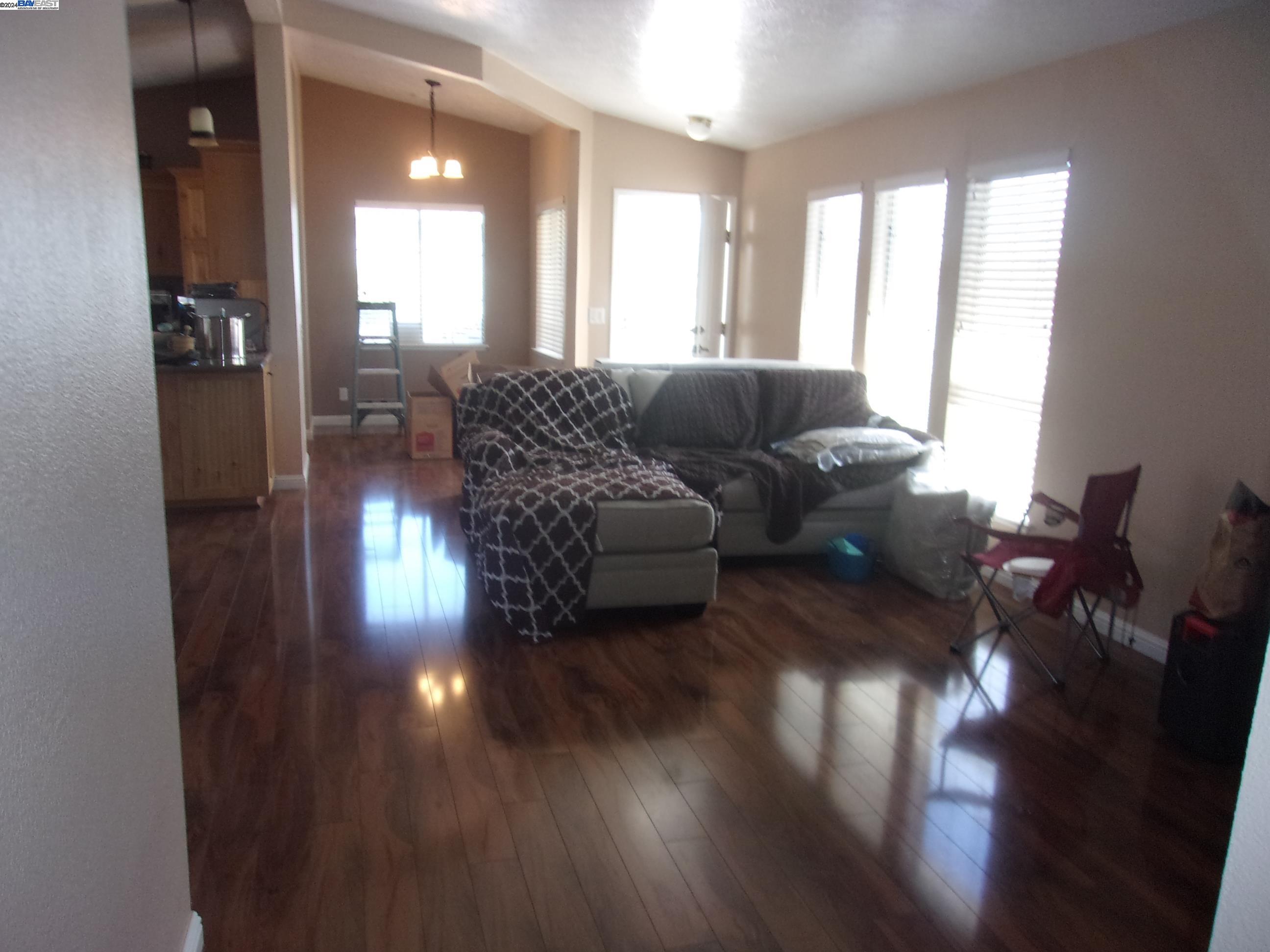 1832 Paris Lane # 063