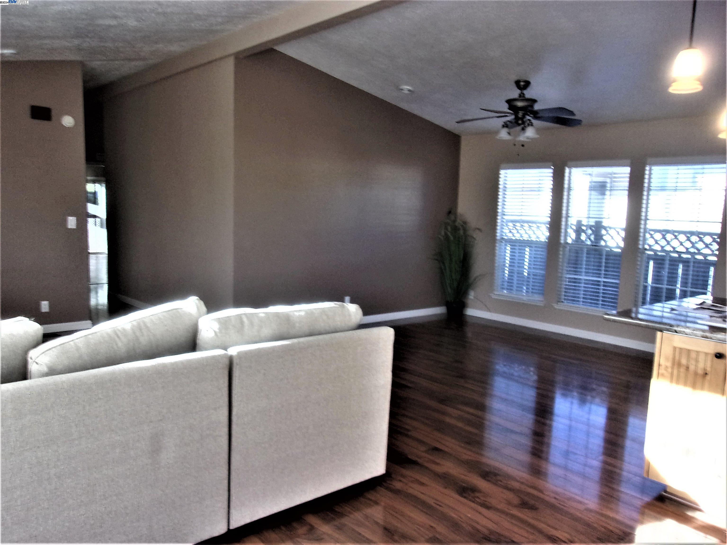 1832 Paris Lane # 063