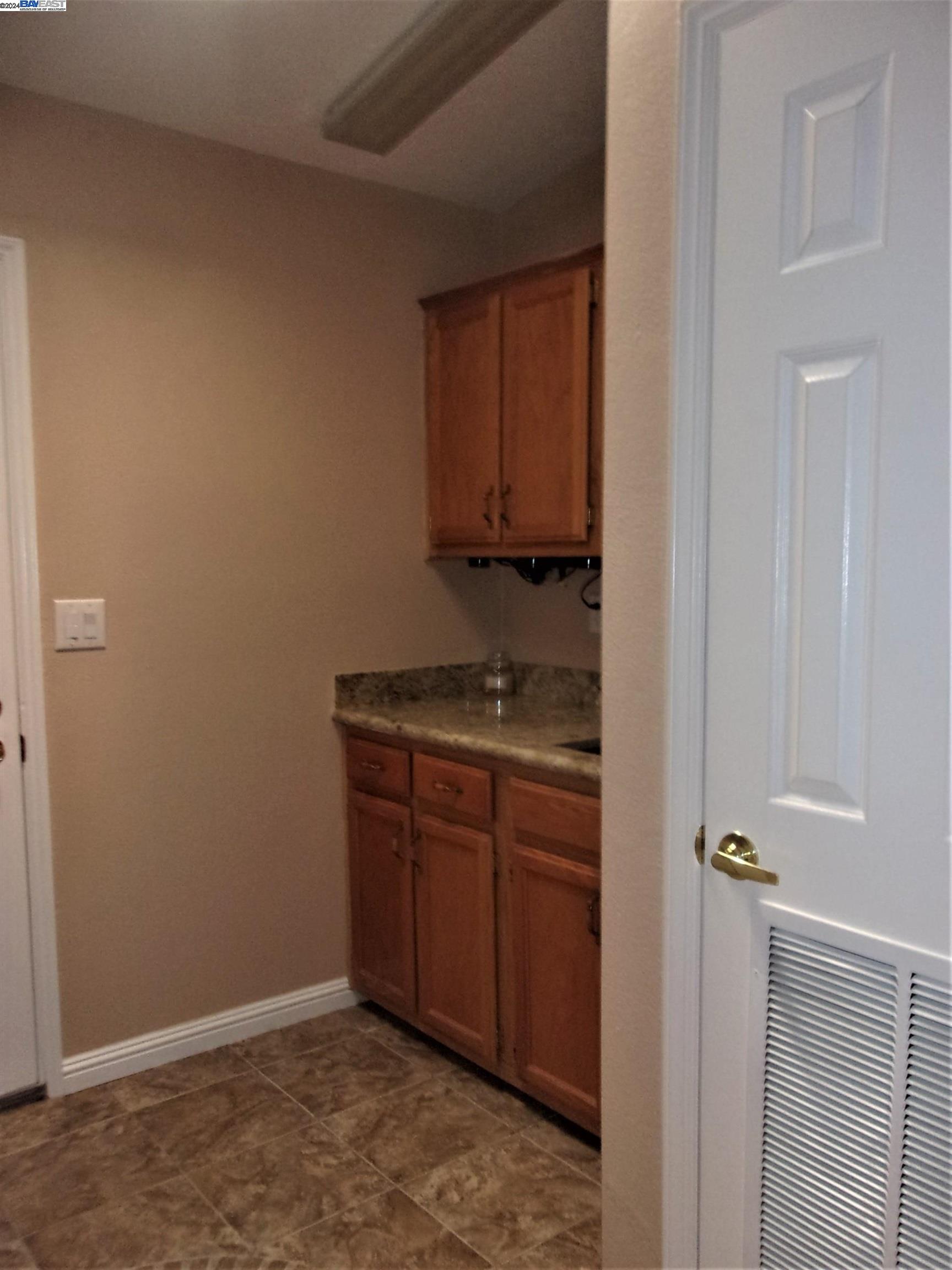 1832 Paris Lane # 063