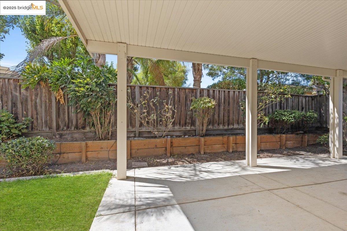 1273 Poplar Dr