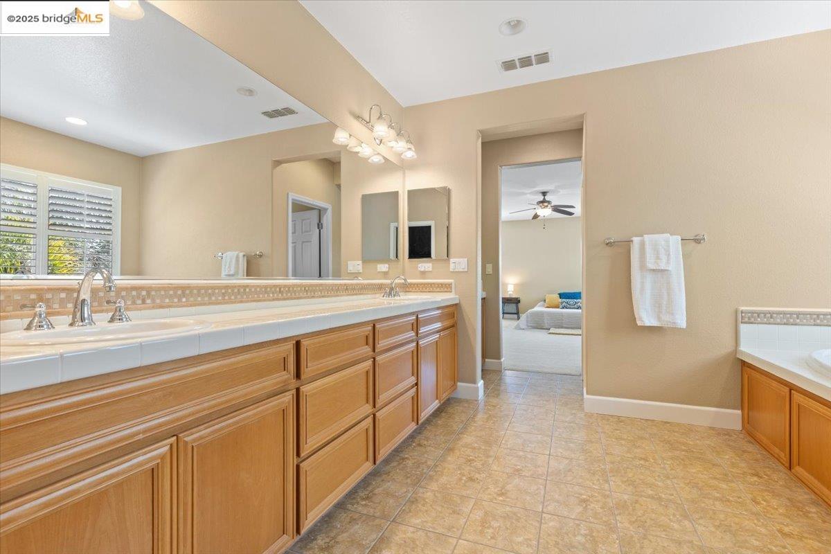1273 Poplar Dr