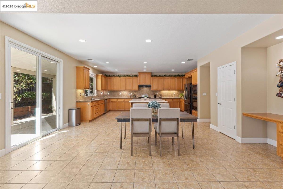 1273 Poplar Dr