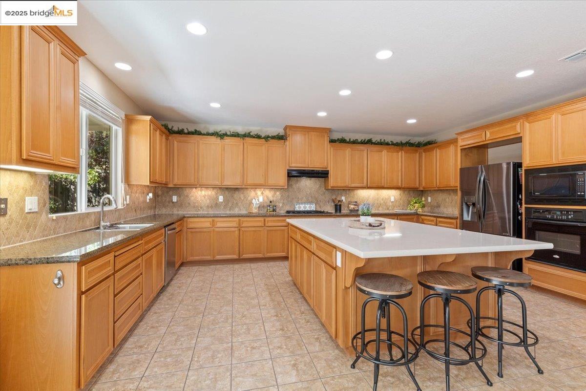 1273 Poplar Dr