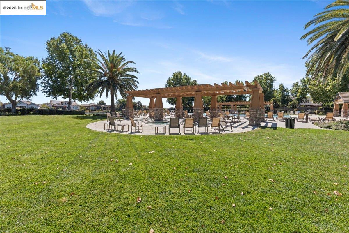 1273 Poplar Dr