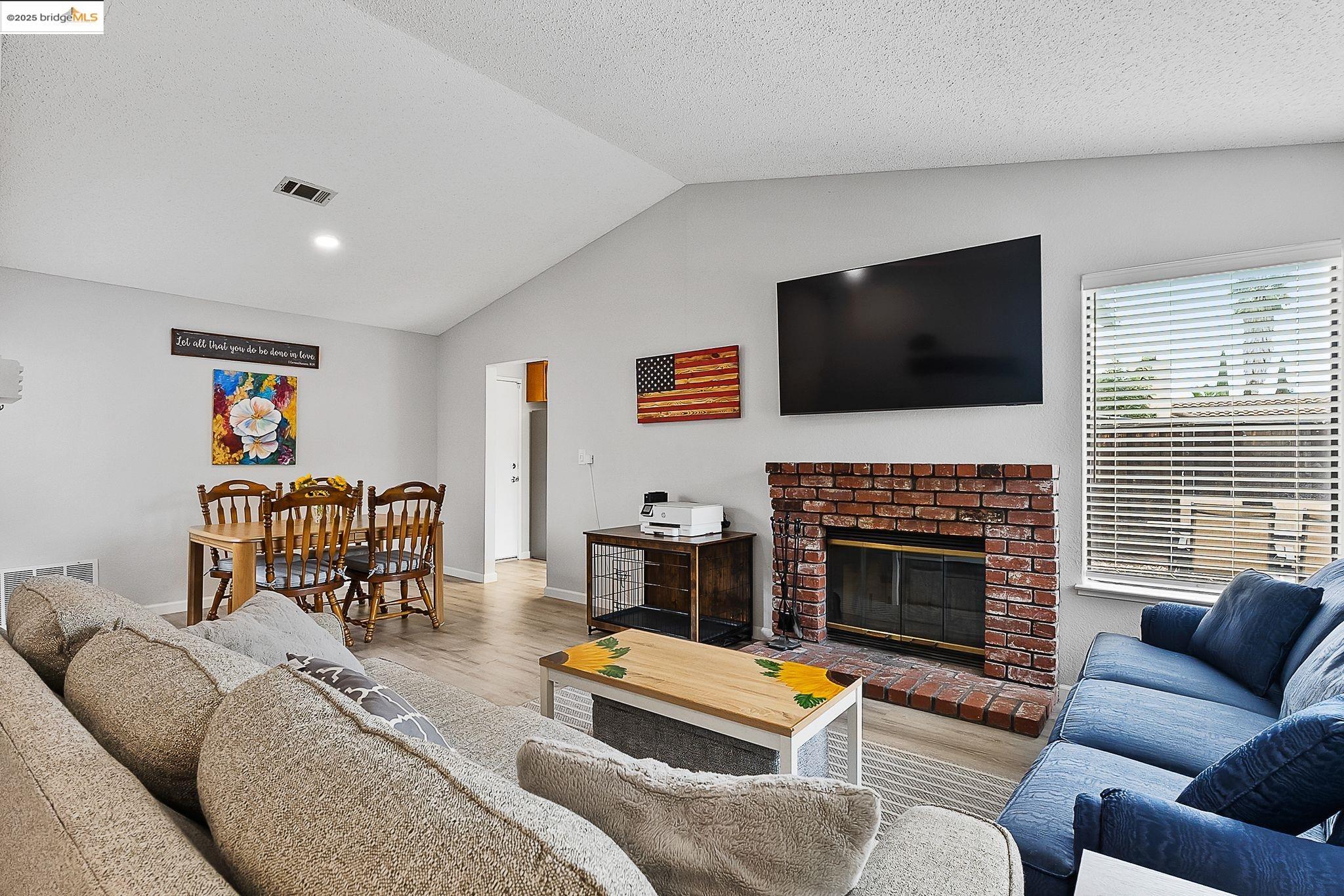 2829 Morro Dr
