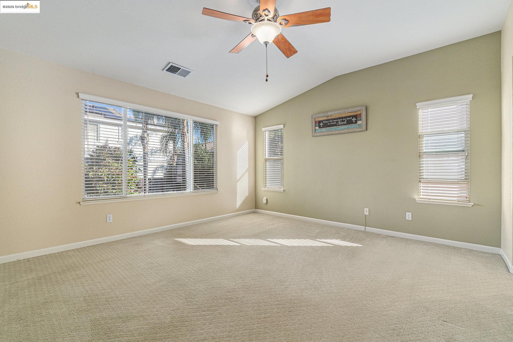 224 W Country Club Dr