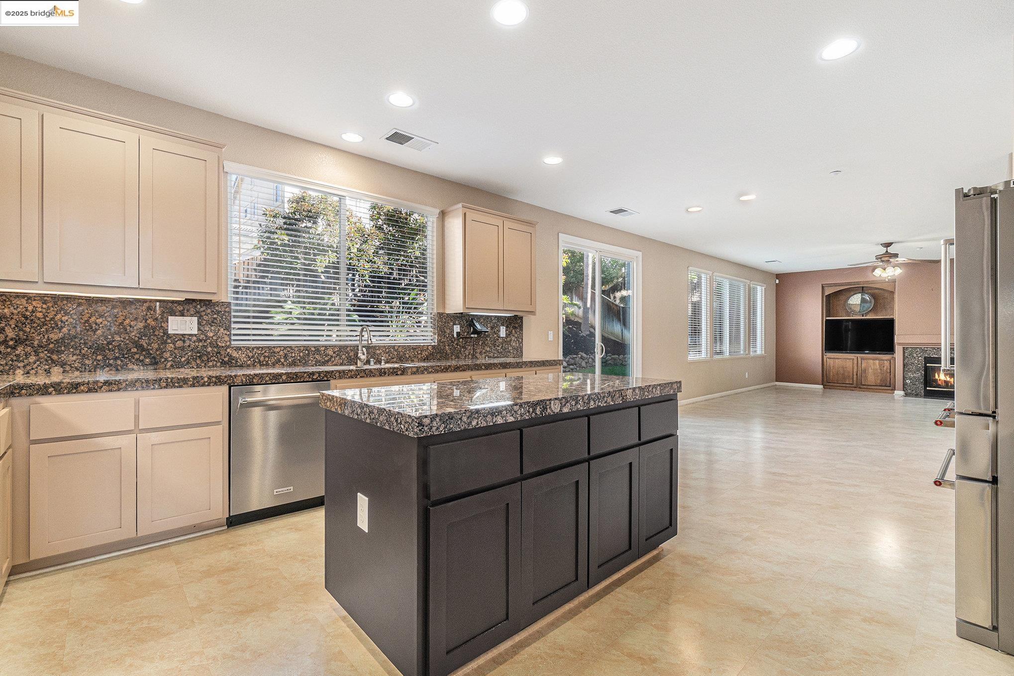 224 W Country Club Dr