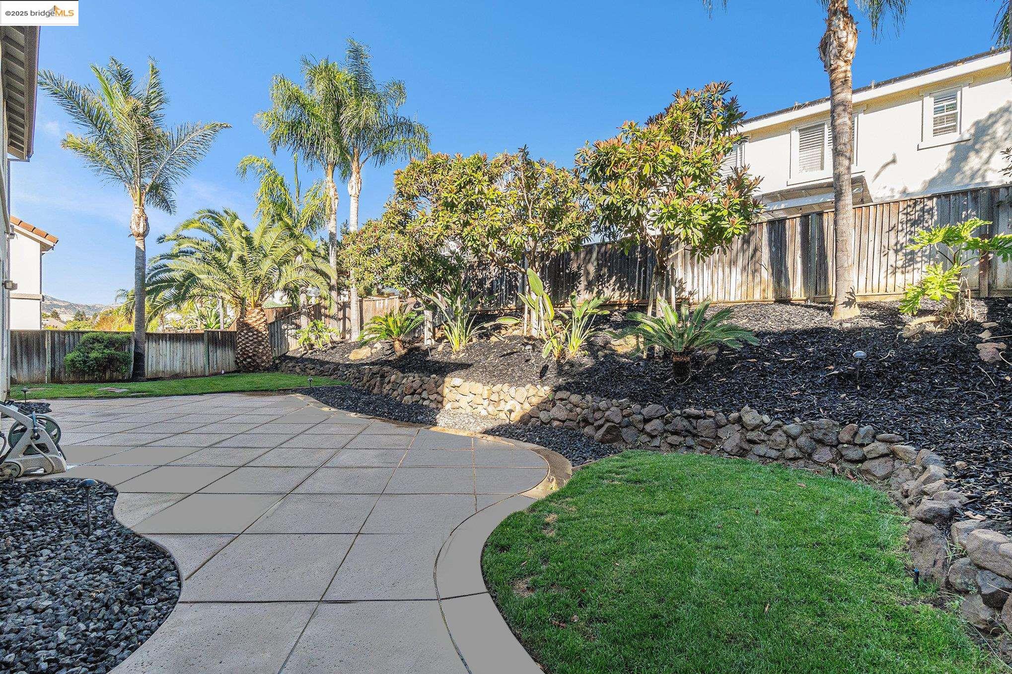 224 W Country Club Dr