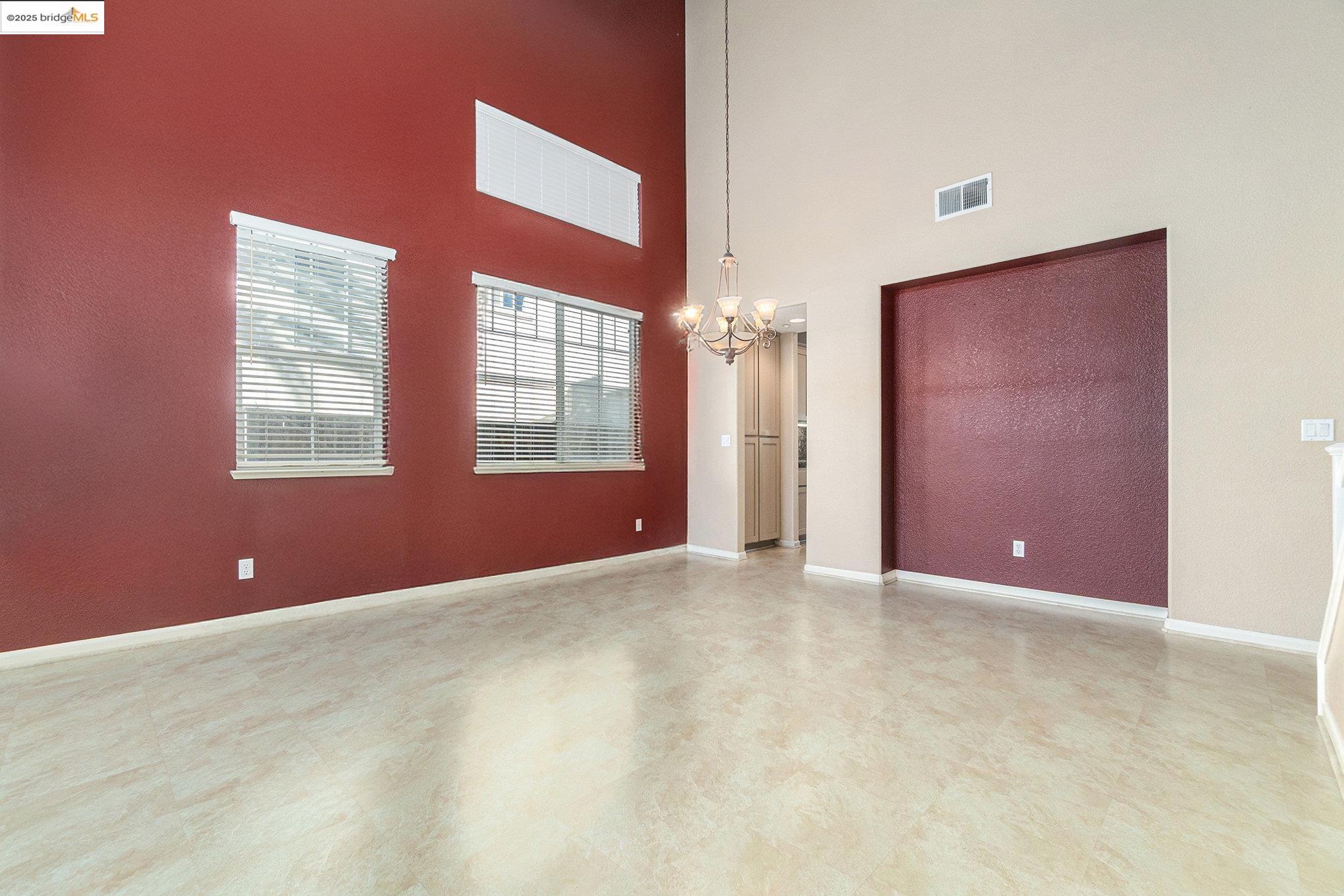 224 W Country Club Dr
