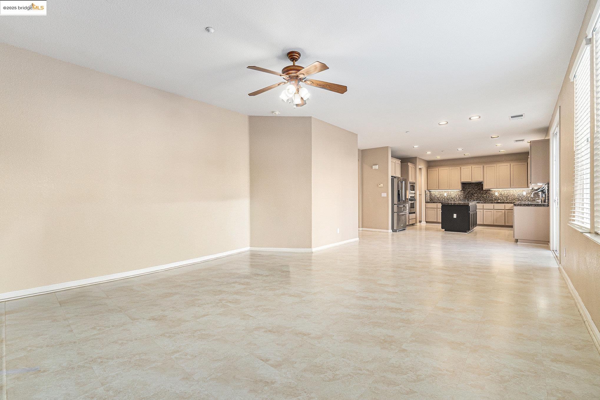 224 W Country Club Dr