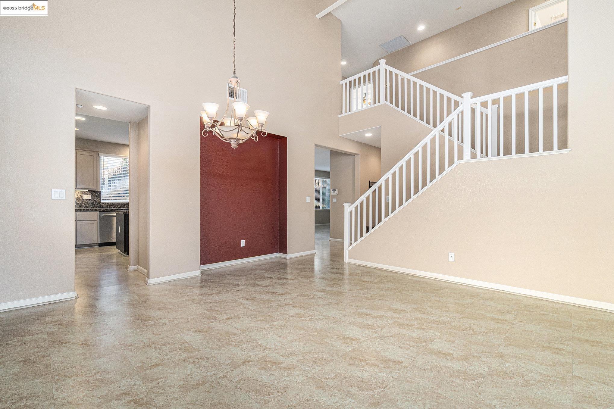 224 W Country Club Dr