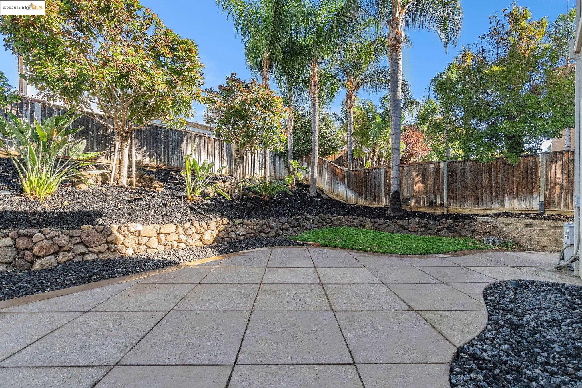 224 W Country Club Dr