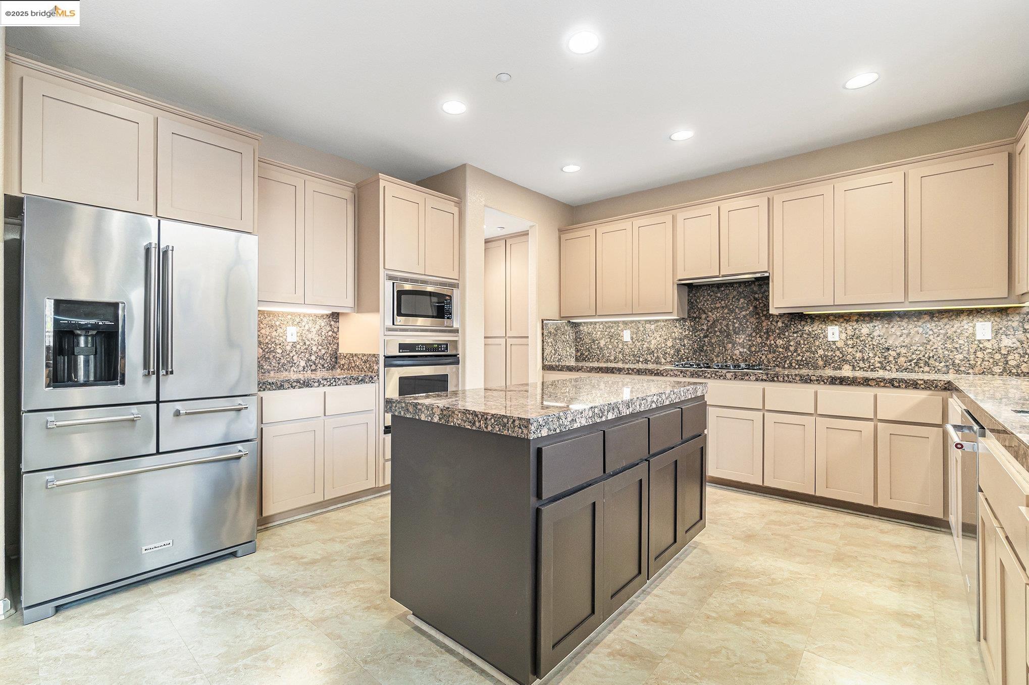 224 W Country Club Dr