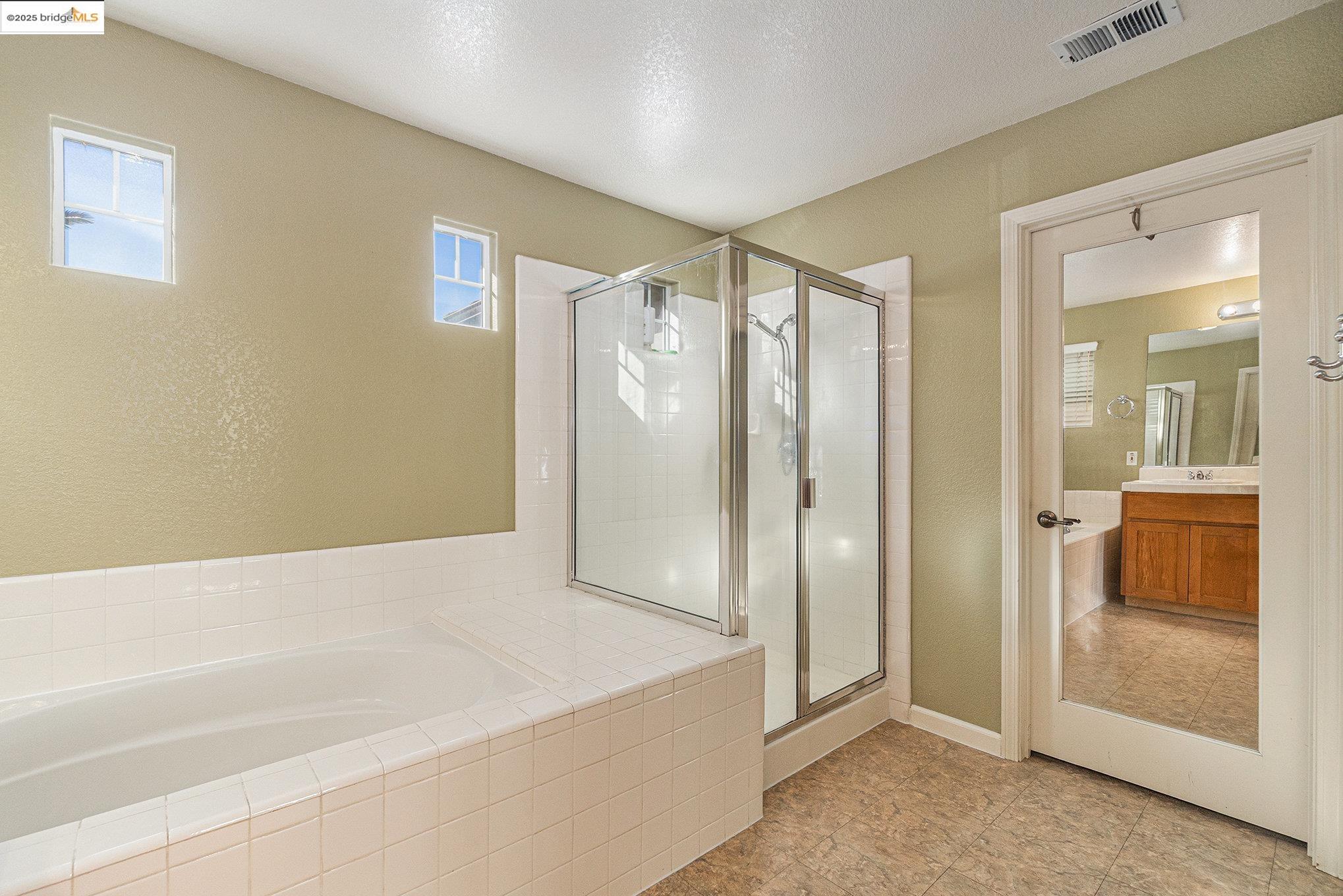 224 W Country Club Dr