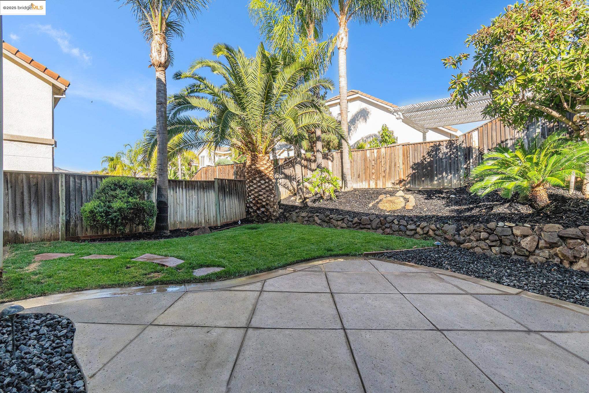 224 W Country Club Dr