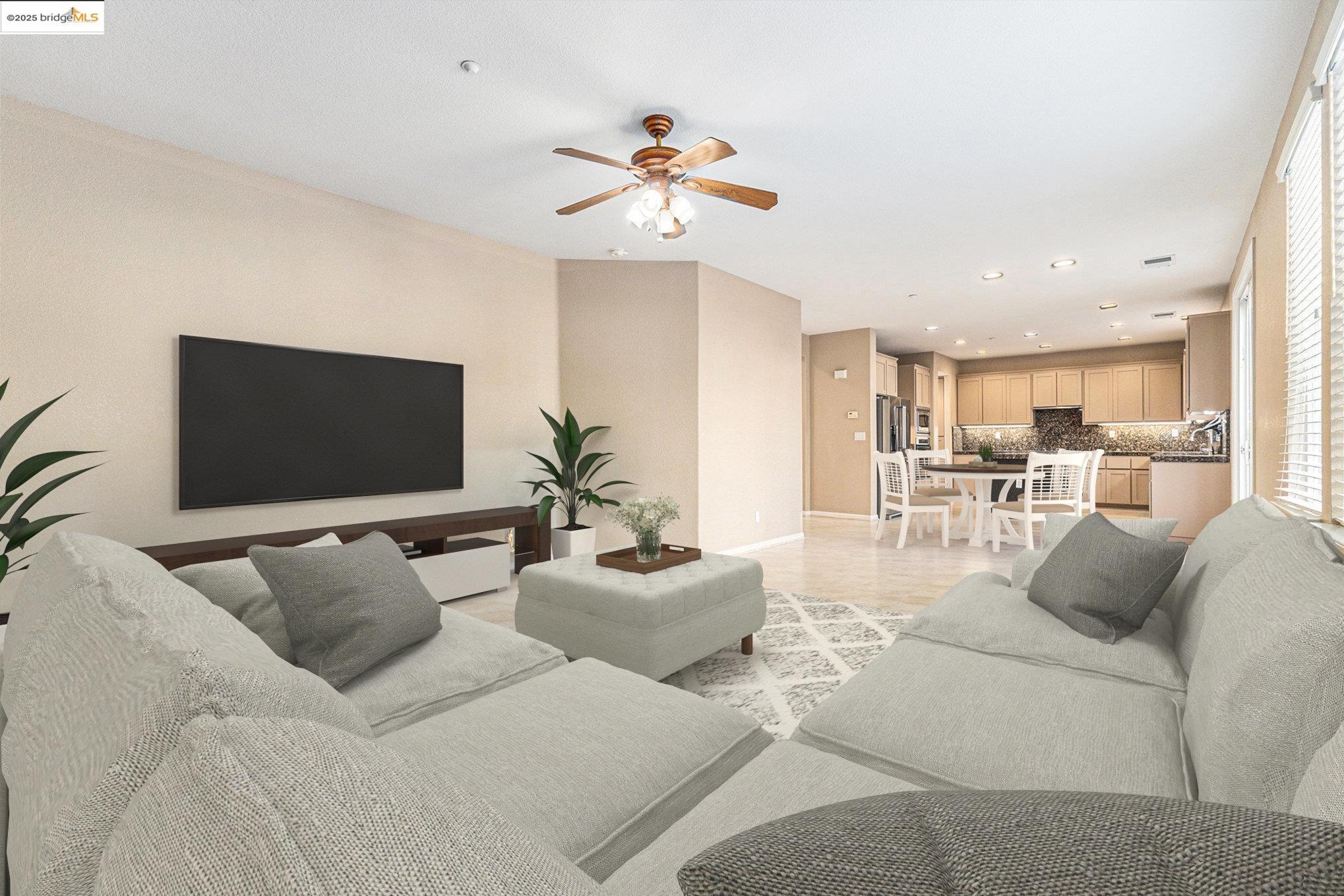 224 W Country Club Dr