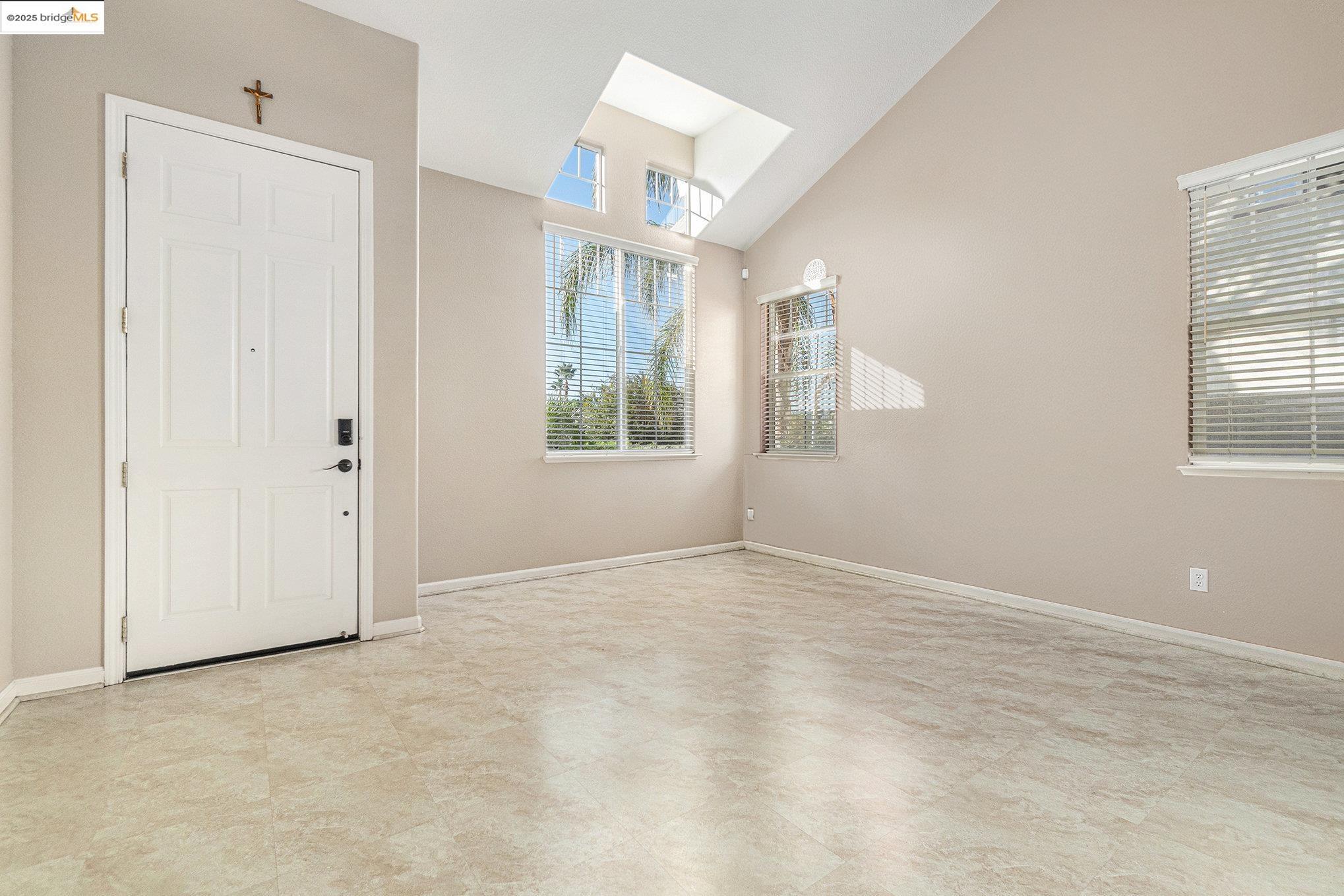 224 W Country Club Dr