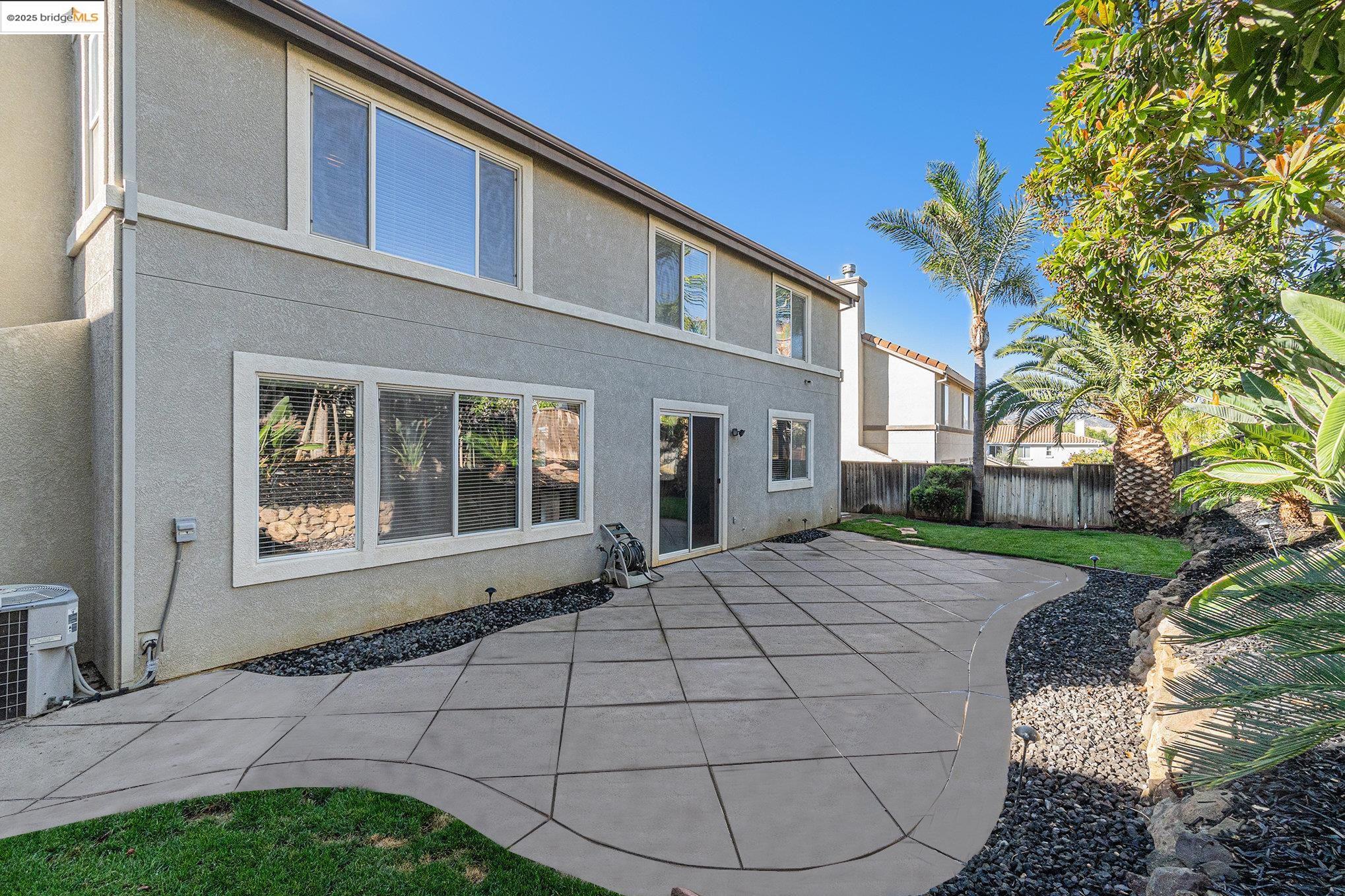 224 W Country Club Dr