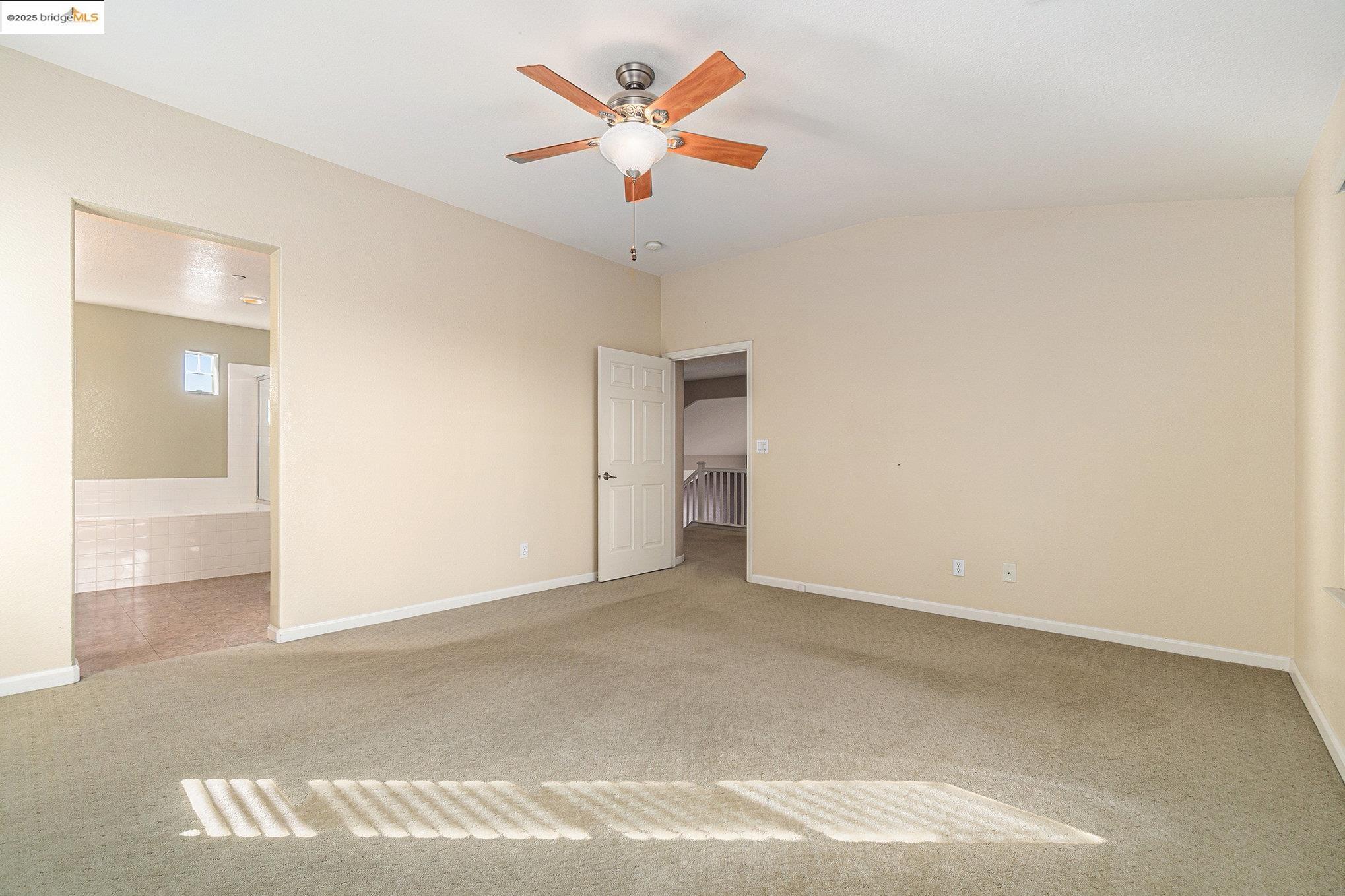 224 W Country Club Dr