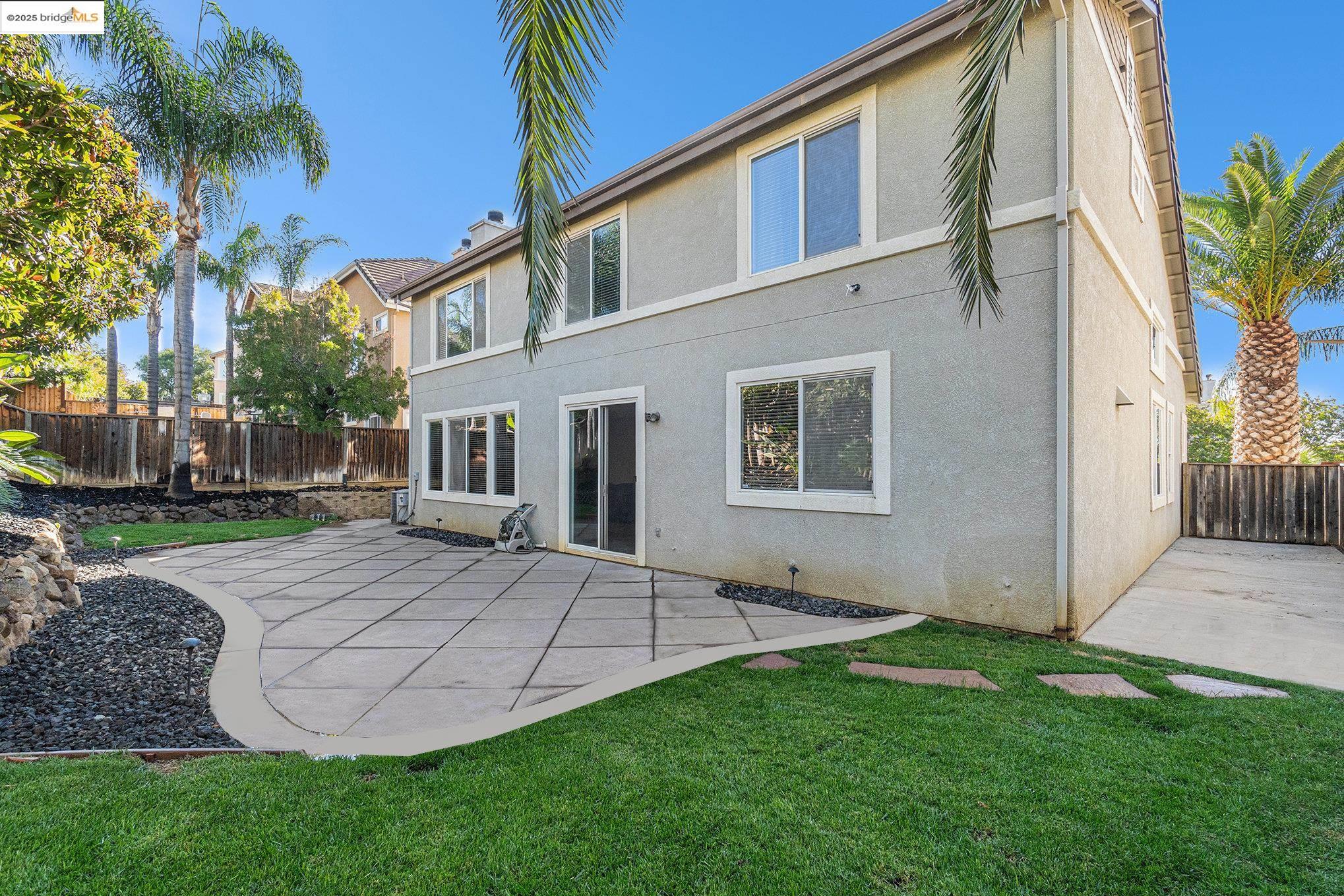 224 W Country Club Dr