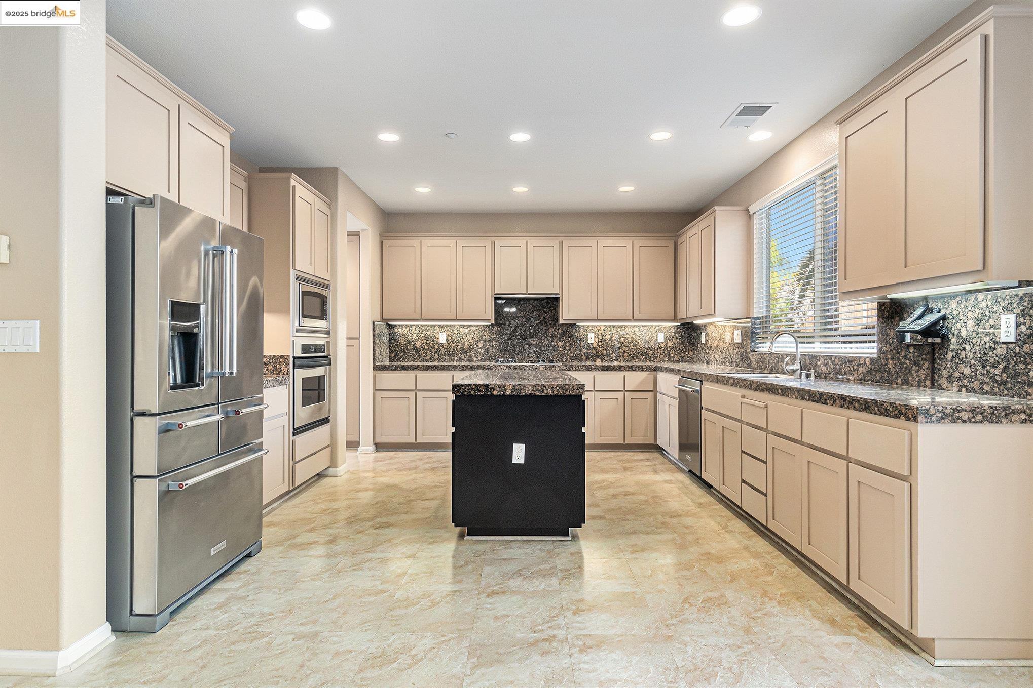 224 W Country Club Dr