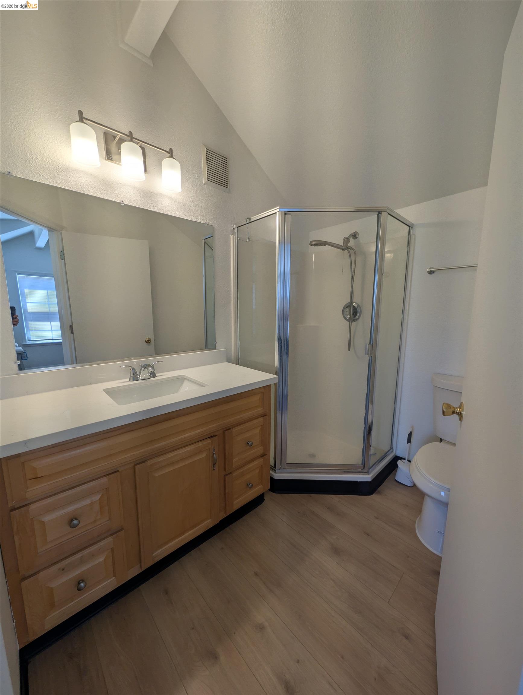 1021 Arlington way Unit: Upper Unit